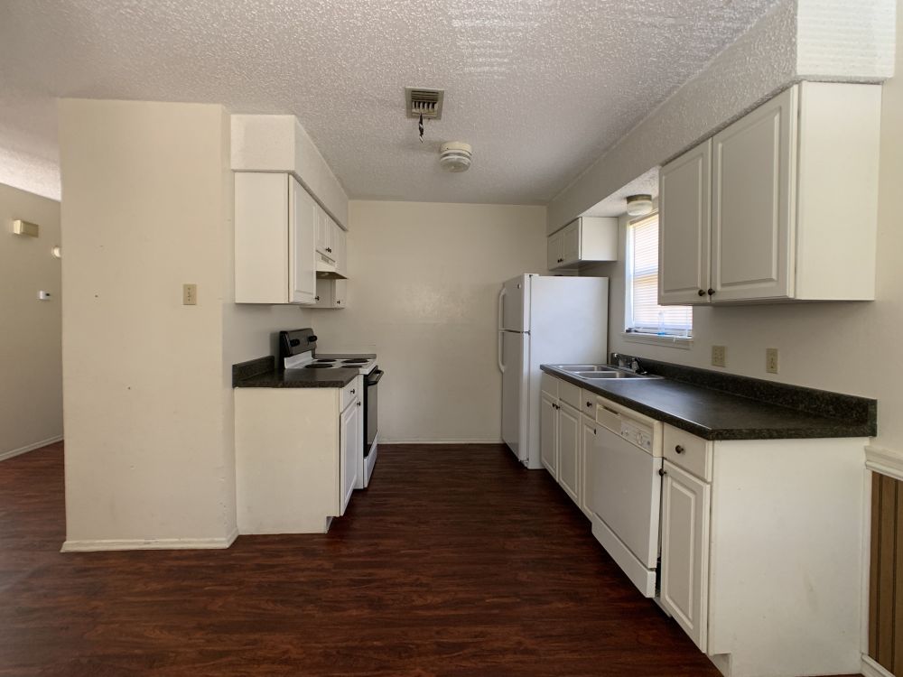 View RE/MAX Advanced Real Estate Buffalo TX's Homes for Sale RE/MAX