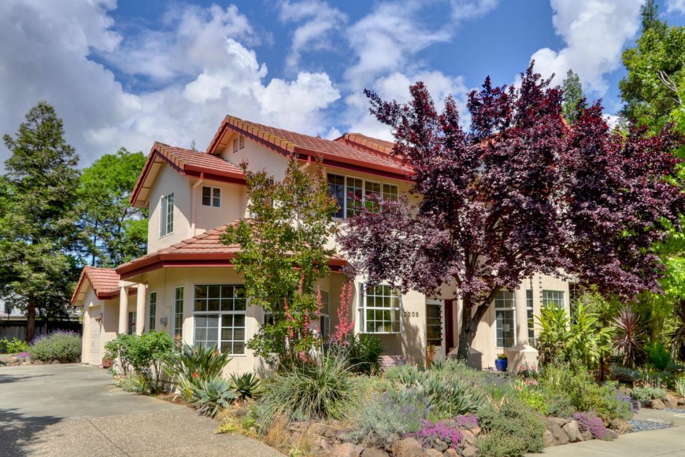 2205 Isle Royale Ln.