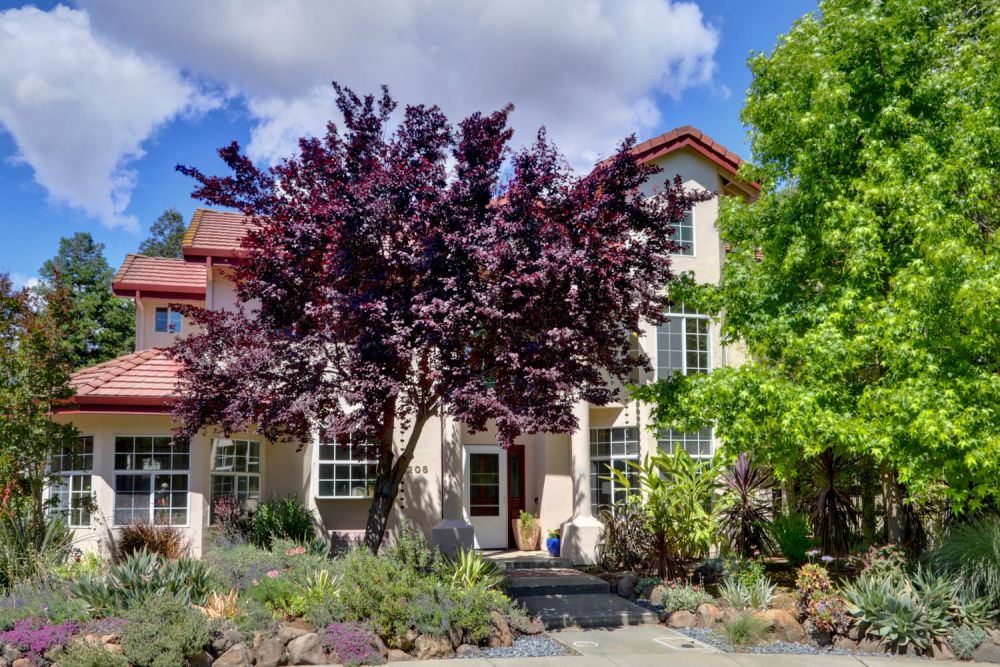 2205 Isle Royale Ln.